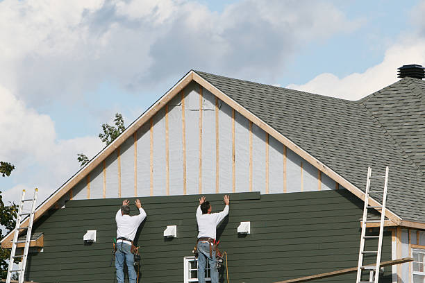 Professional Siding Contractor technician working in Campbell, OH